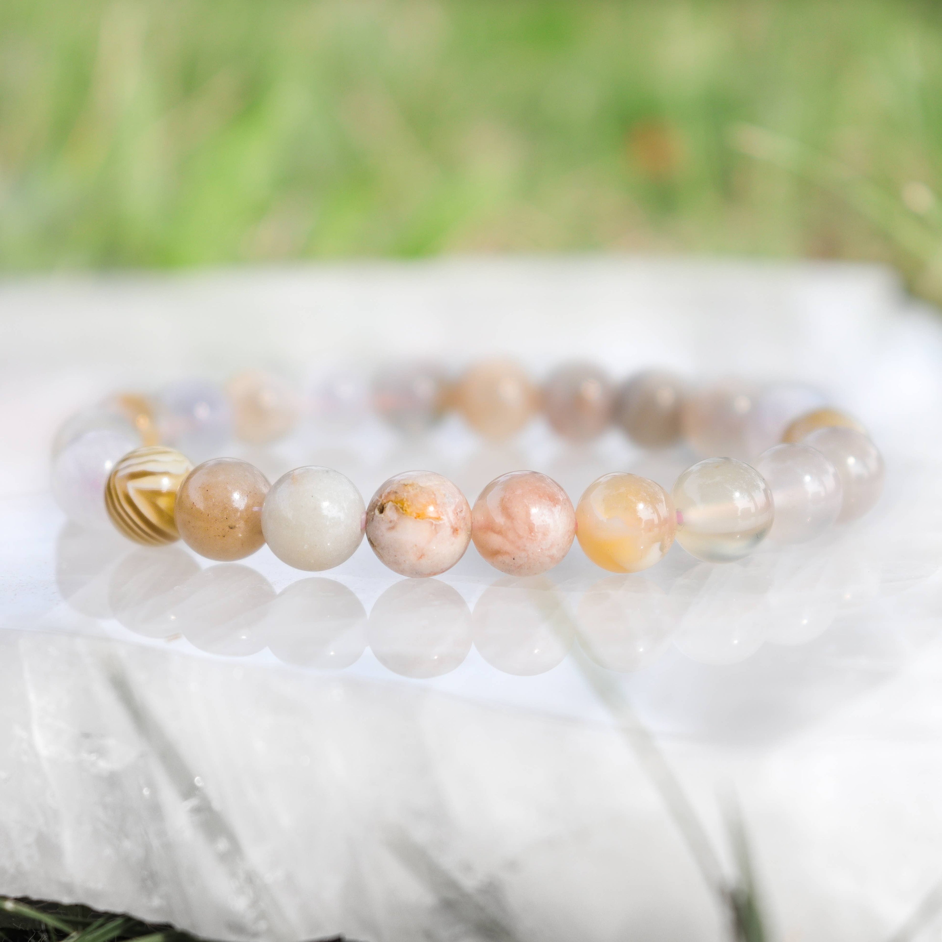 Flower Agate Round Beaded Bracelet Size: 8 mm