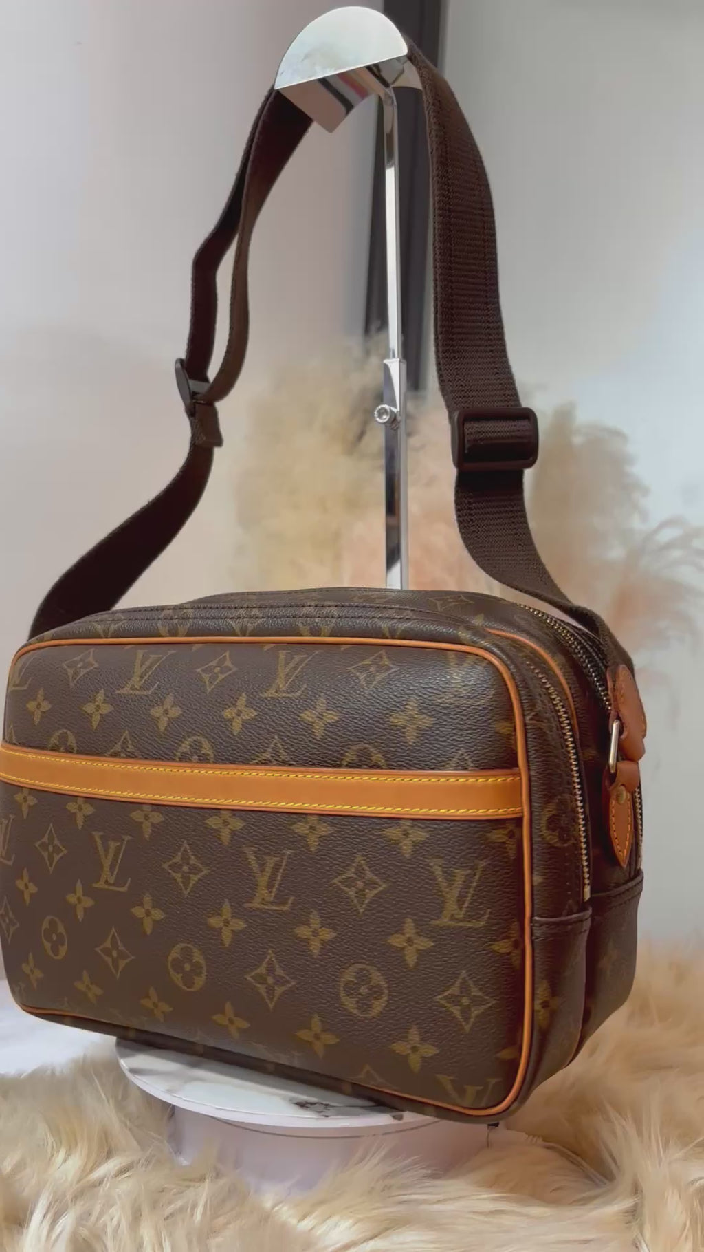 Louis Vuitton Reporter Shoulder Bag in Monogram